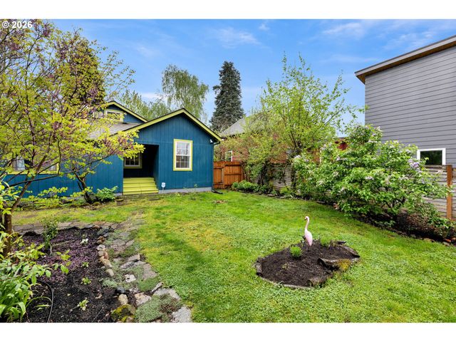 4937 Ne SKIDMORE St, Portland, OR 97218