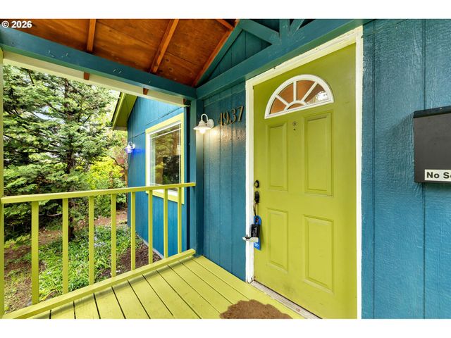 4937 Ne SKIDMORE St, Portland, OR 97218