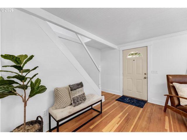 4937 Ne SKIDMORE St, Portland, OR 97218