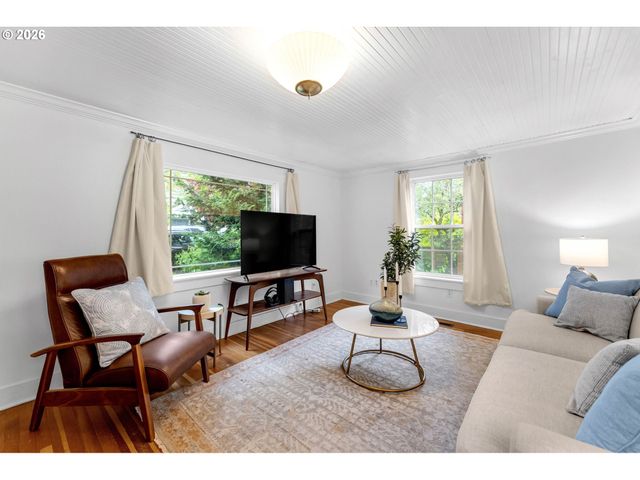 4937 Ne SKIDMORE St, Portland, OR 97218