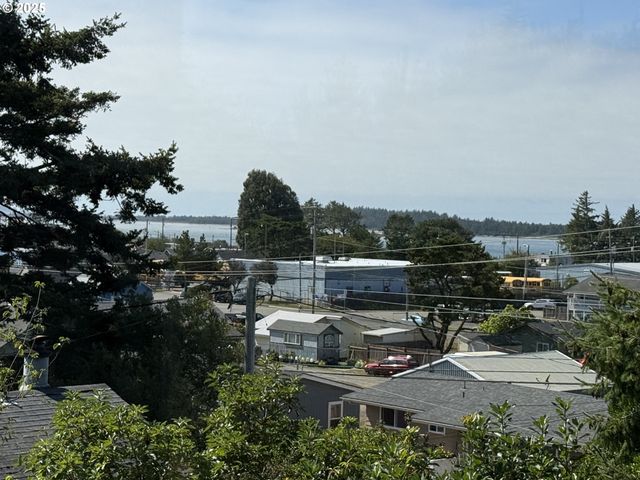 715 JACKSON Ave, Coos Bay, OR 97420