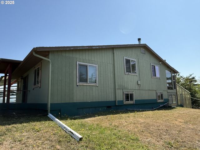 715 JACKSON Ave, Coos Bay, OR 97420