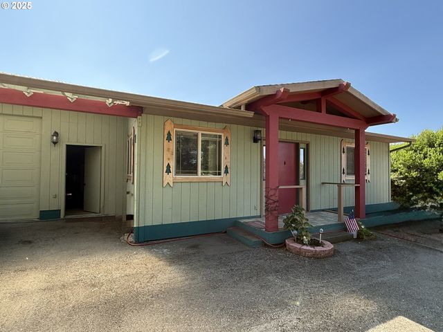 715 JACKSON Ave, Coos Bay, OR 97420