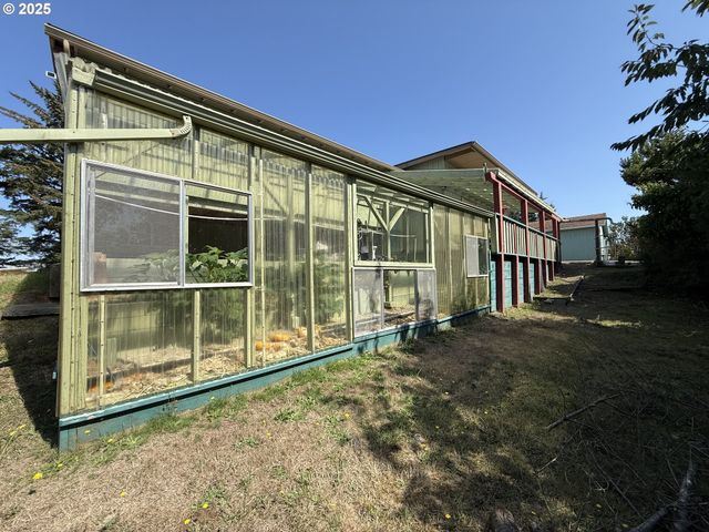 715 JACKSON Ave, Coos Bay, OR 97420