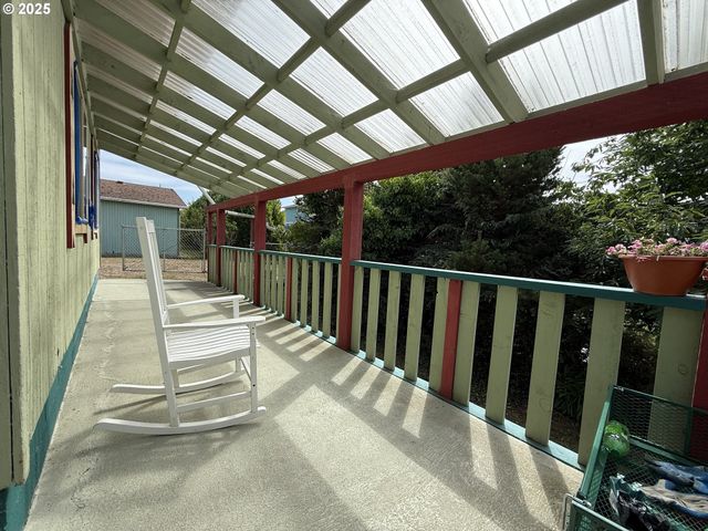 715 JACKSON Ave, Coos Bay, OR 97420