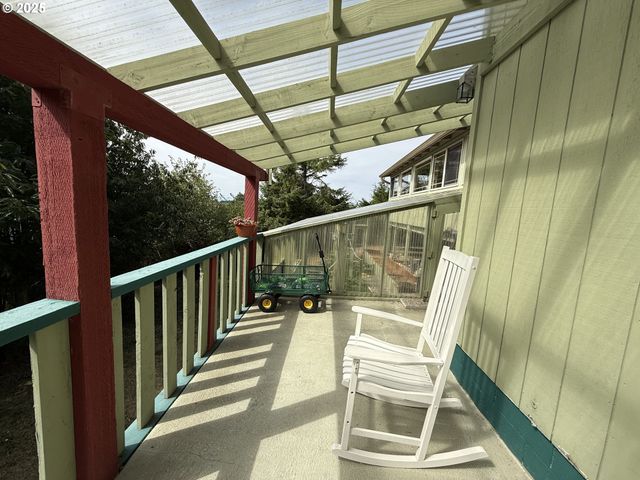 715 JACKSON Ave, Coos Bay, OR 97420