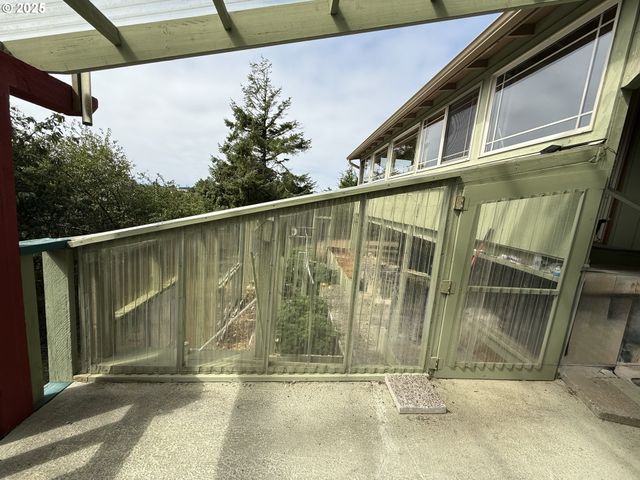 715 JACKSON Ave, Coos Bay, OR 97420