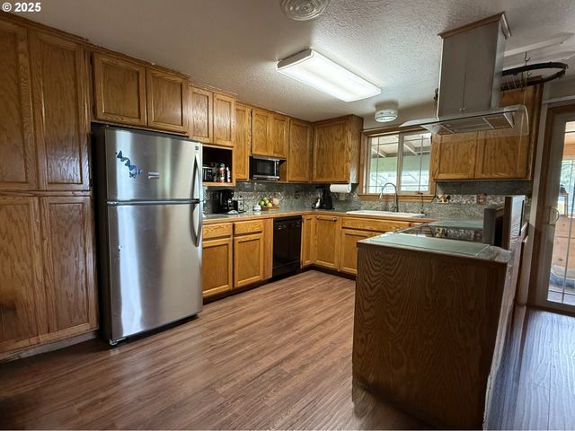 715 JACKSON Ave, Coos Bay, OR 97420