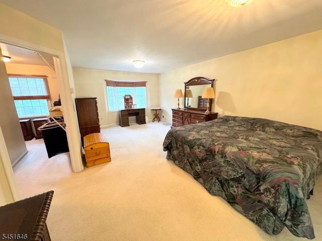 80 Plum Brook Rd, Raritan Twp., NJ 08822