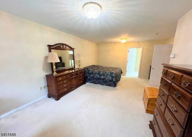 80 Plum Brook Rd, Raritan Twp., NJ 08822
