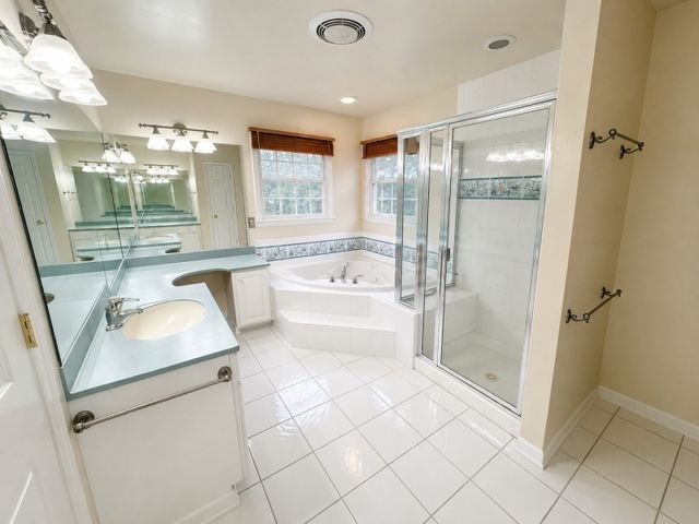 80 Plum Brook Rd, Raritan Twp., NJ 08822