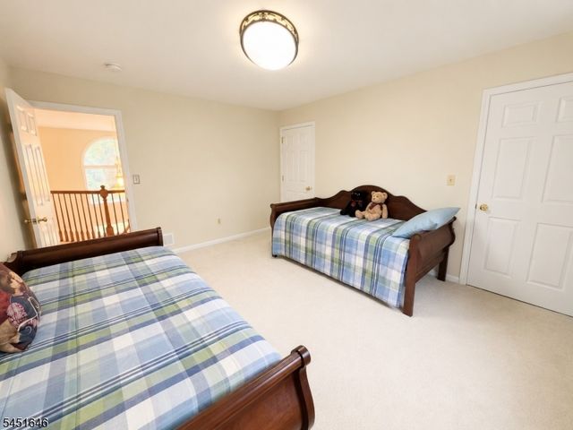 80 Plum Brook Rd, Raritan Twp., NJ 08822