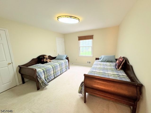 80 Plum Brook Rd, Raritan Twp., NJ 08822