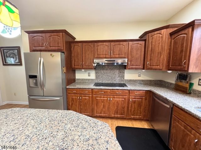 80 Plum Brook Rd, Raritan Twp., NJ 08822