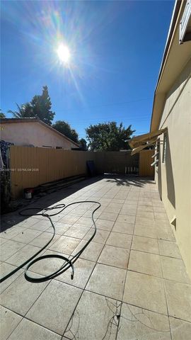 621 NW 38th Pl, Deerfield Beach, FL 33064