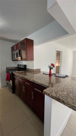 621 NW 38th Pl, Deerfield Beach, FL 33064