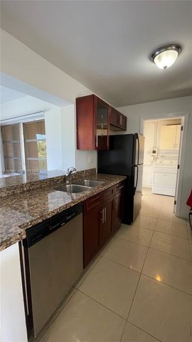 621 NW 38th Pl, Deerfield Beach, FL 33064