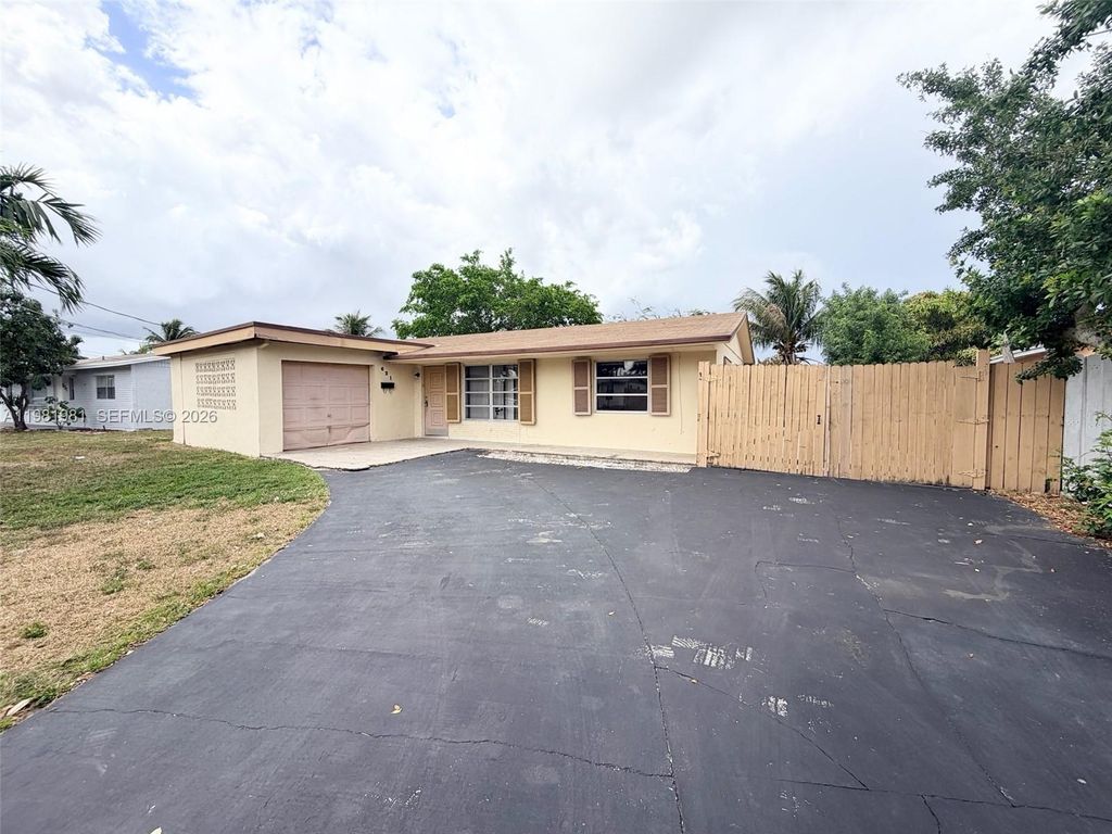 621 NW 38th Pl, Deerfield Beach, FL 33064