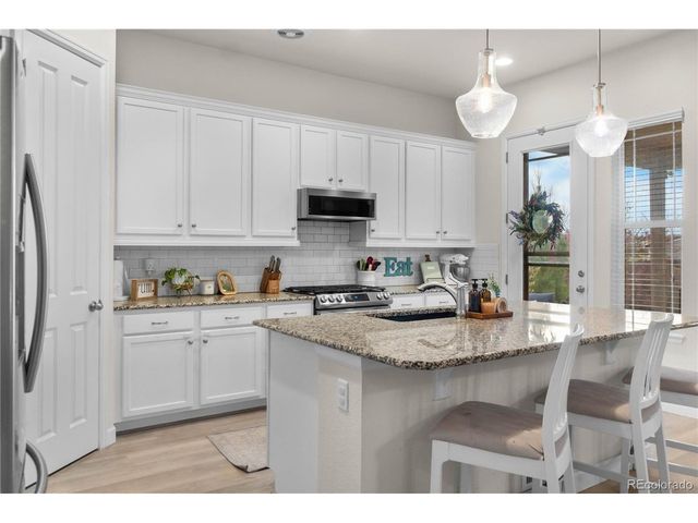 32 N Jackson Gap Way, Aurora, CO 80018