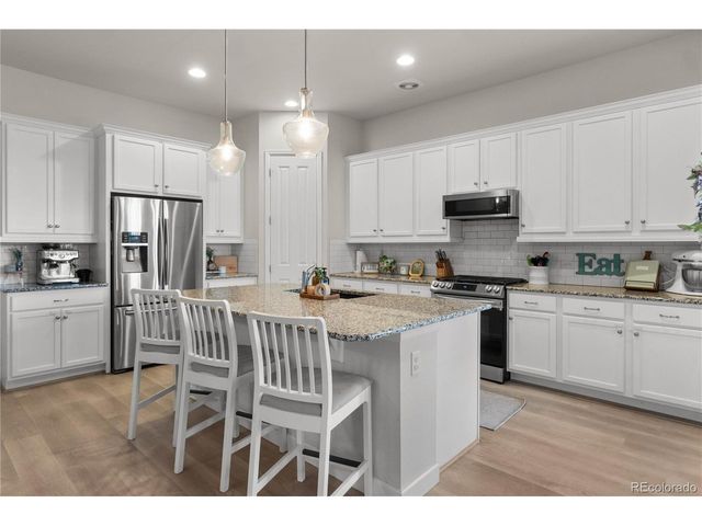 32 N Jackson Gap Way, Aurora, CO 80018