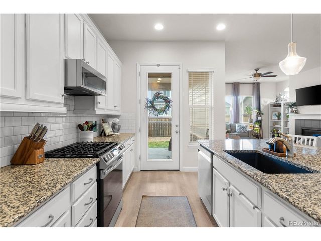 32 N Jackson Gap Way, Aurora, CO 80018