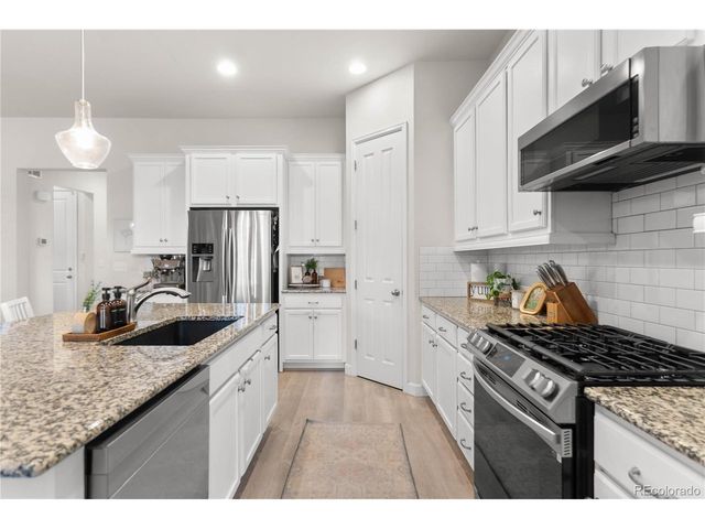 32 N Jackson Gap Way, Aurora, CO 80018