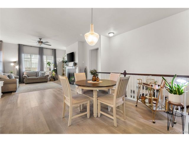 32 N Jackson Gap Way, Aurora, CO 80018