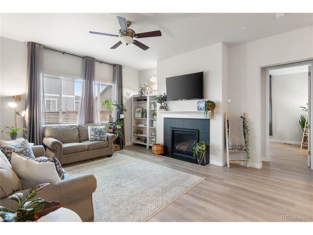 32 N Jackson Gap Way, Aurora, CO 80018