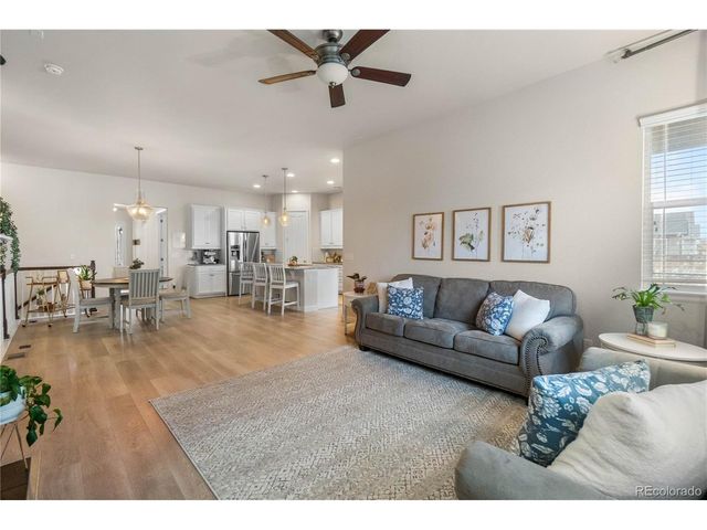 32 N Jackson Gap Way, Aurora, CO 80018