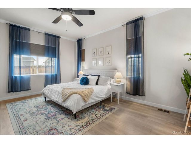 32 N Jackson Gap Way, Aurora, CO 80018