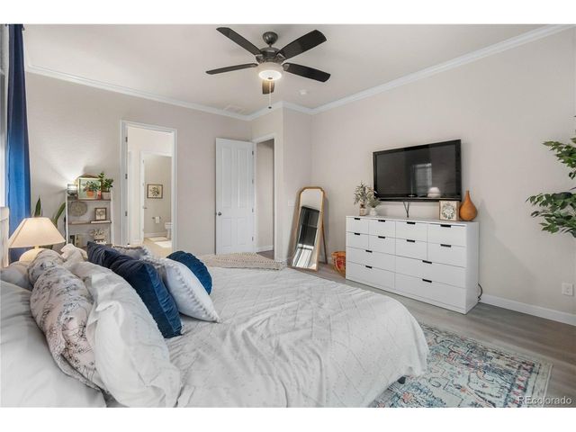 32 N Jackson Gap Way, Aurora, CO 80018