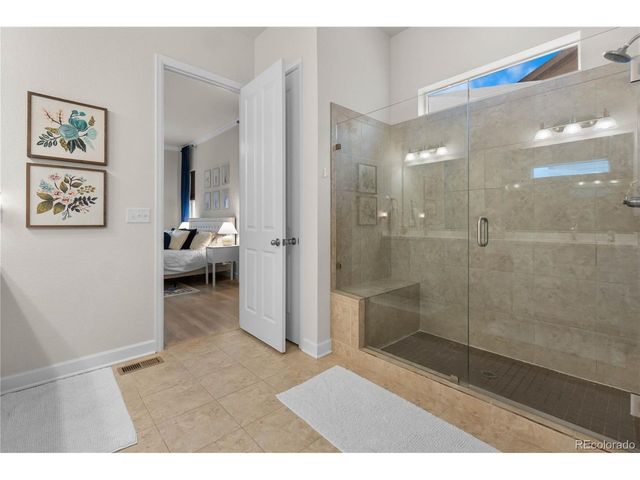 32 N Jackson Gap Way, Aurora, CO 80018