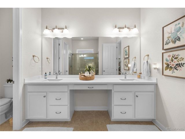 32 N Jackson Gap Way, Aurora, CO 80018