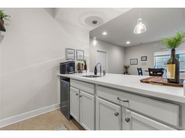 32 N Jackson Gap Way, Aurora, CO 80018