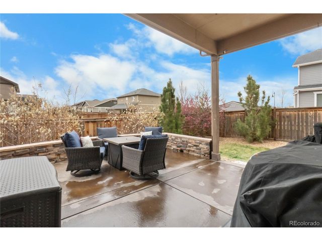 32 N Jackson Gap Way, Aurora, CO 80018