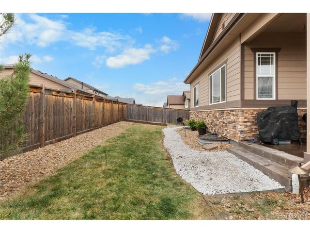 32 N Jackson Gap Way, Aurora, CO 80018