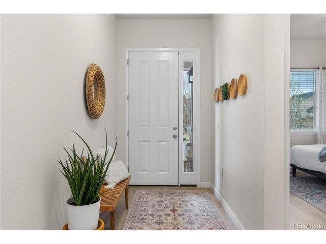 32 N Jackson Gap Way, Aurora, CO 80018