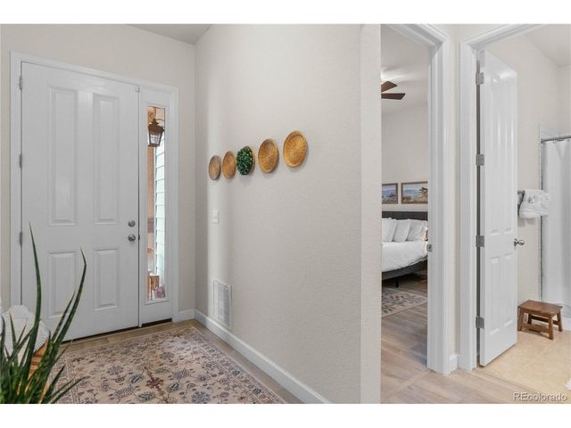 32 N Jackson Gap Way, Aurora, CO 80018