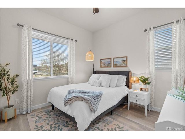 32 N Jackson Gap Way, Aurora, CO 80018