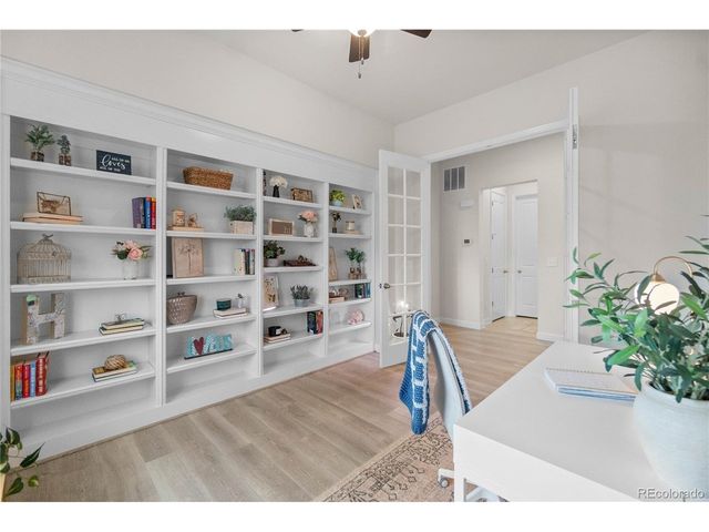 32 N Jackson Gap Way, Aurora, CO 80018