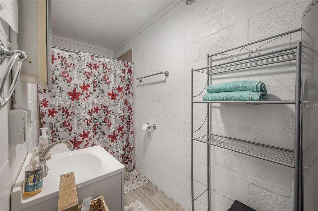 Image 12 of property listing at 1402 E 28TH AVENUE, Tampa, FL 33605