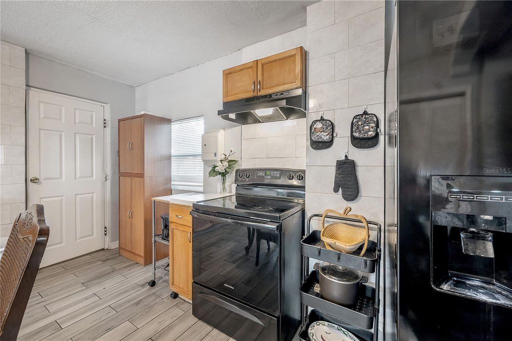 Image 14 of property listing at 1402 E 28TH AVENUE, Tampa, FL 33605