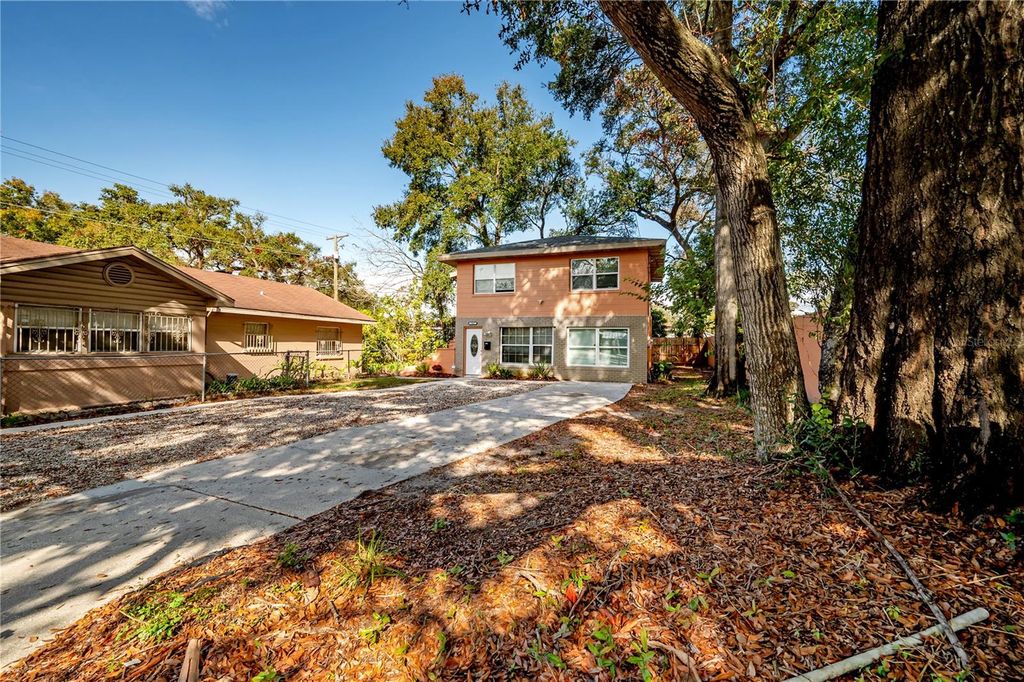 Image 33 of property listing at 1402 E 28TH AVENUE, Tampa, FL 33605