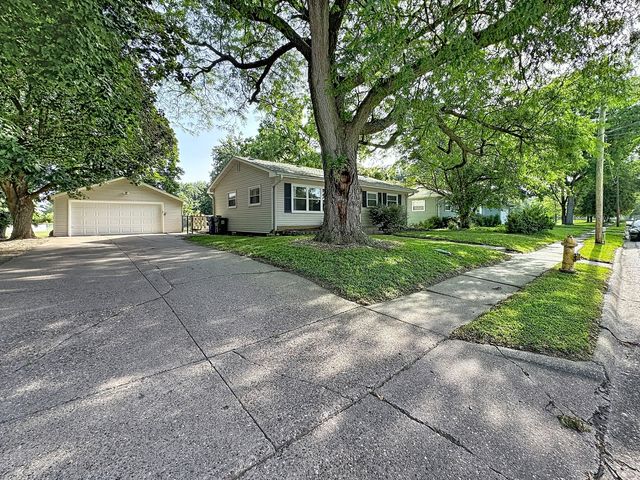 346 W 32nd Street, Davenport, IA 52803