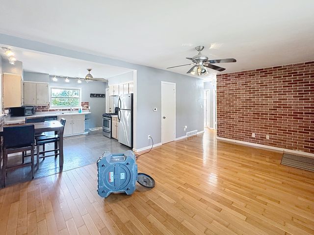 346 W 32nd Street, Davenport, IA 52803