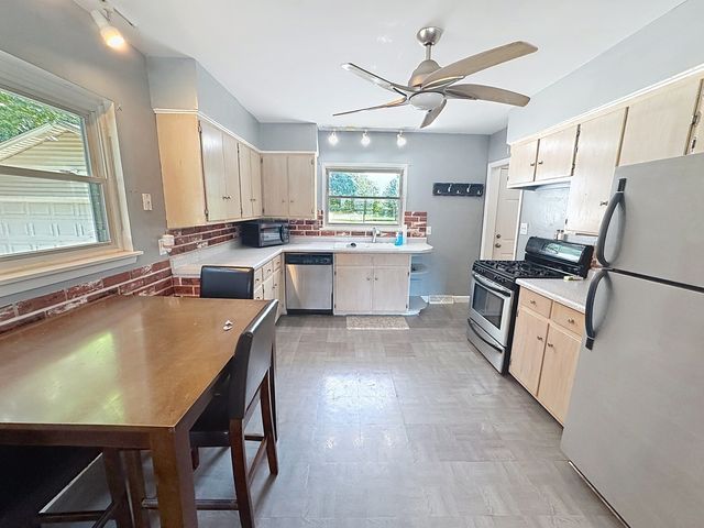 346 W 32nd Street, Davenport, IA 52803