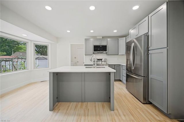 808 Rutherford DR, Chesapeake, VA 23322