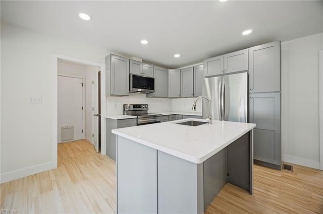 808 Rutherford DR, Chesapeake, VA 23322