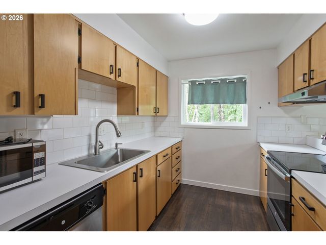 11355 Sw SPRINGWOOD Dr, Portland, OR 97223