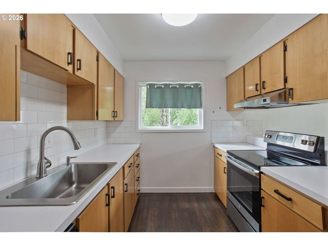 11355 Sw SPRINGWOOD Dr, Portland, OR 97223